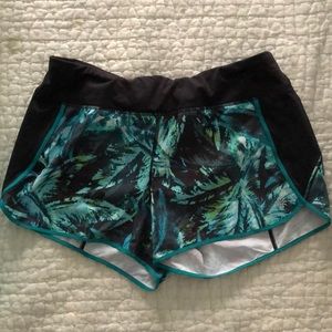 Athleta palm running/hot yoga shorts